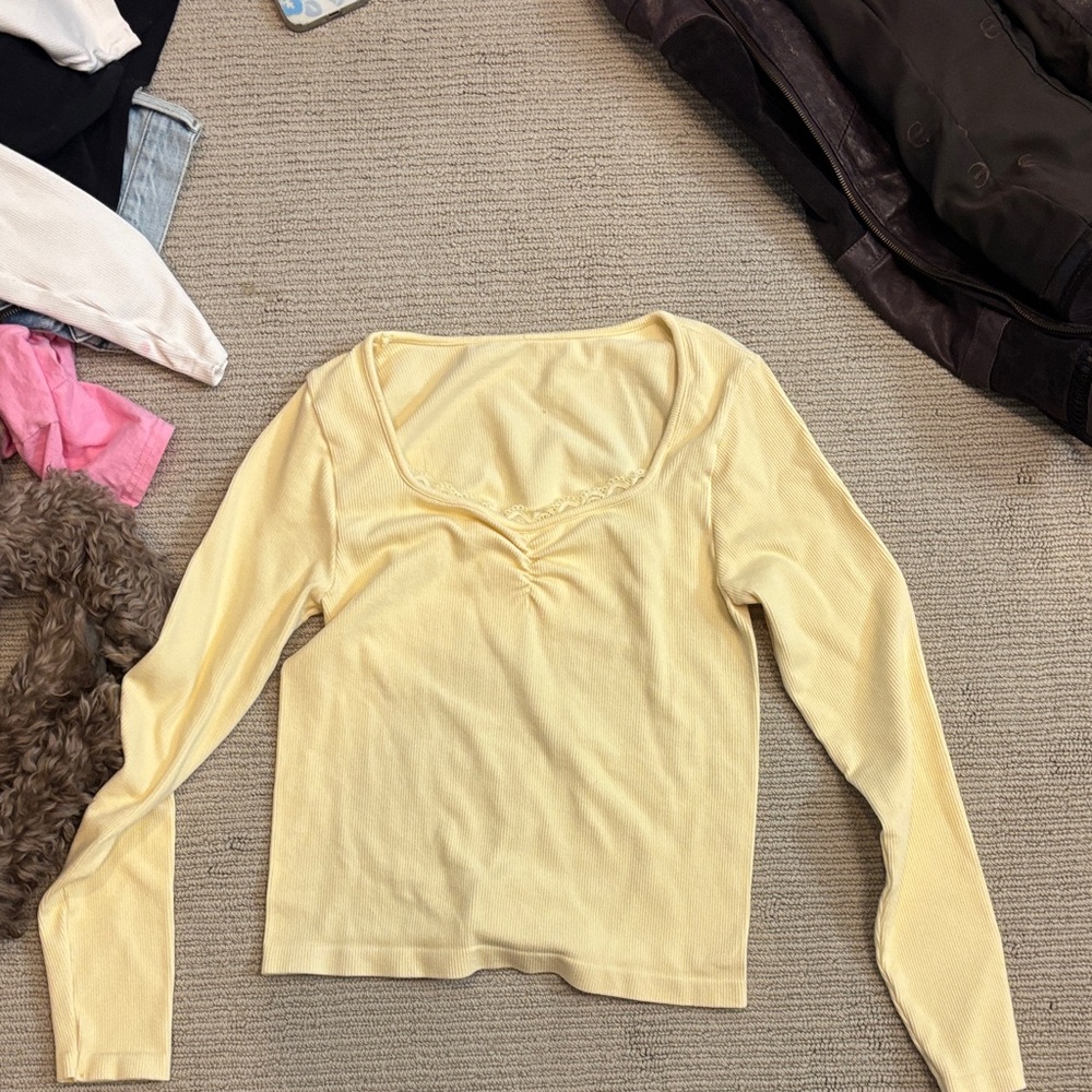 Women's Long-Sleeve Scoop Neck Top - Pale Yellow